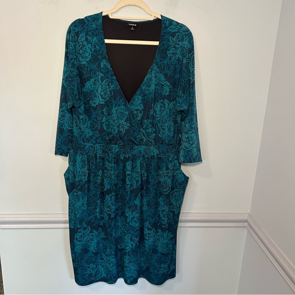 Torrid Black & Blue Floral V-Neck A-Line 3/4 Sleeve Knee Length Dress Size 3X